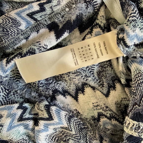 White House Black‎ Market Lightweight Sweater - Size XS - Chevron Design - Picture 4 of 8